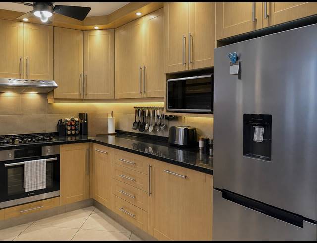 3.5 BEDROOM FLAT FOR SALE IN BULWER